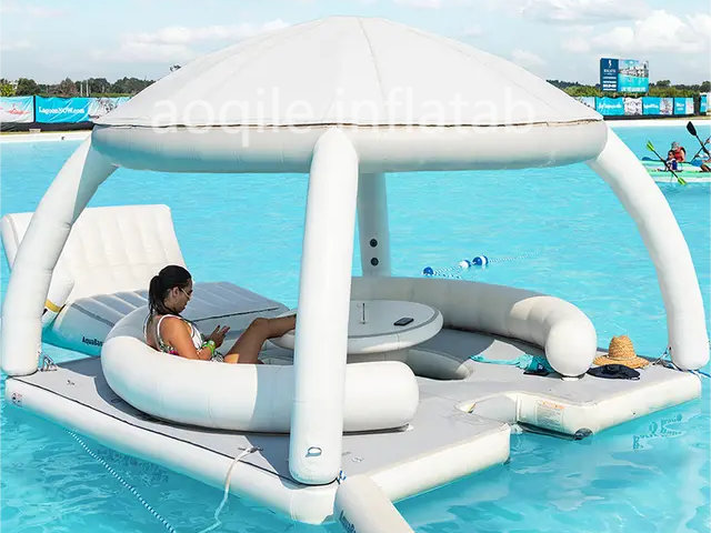 Inflatable water rest platform