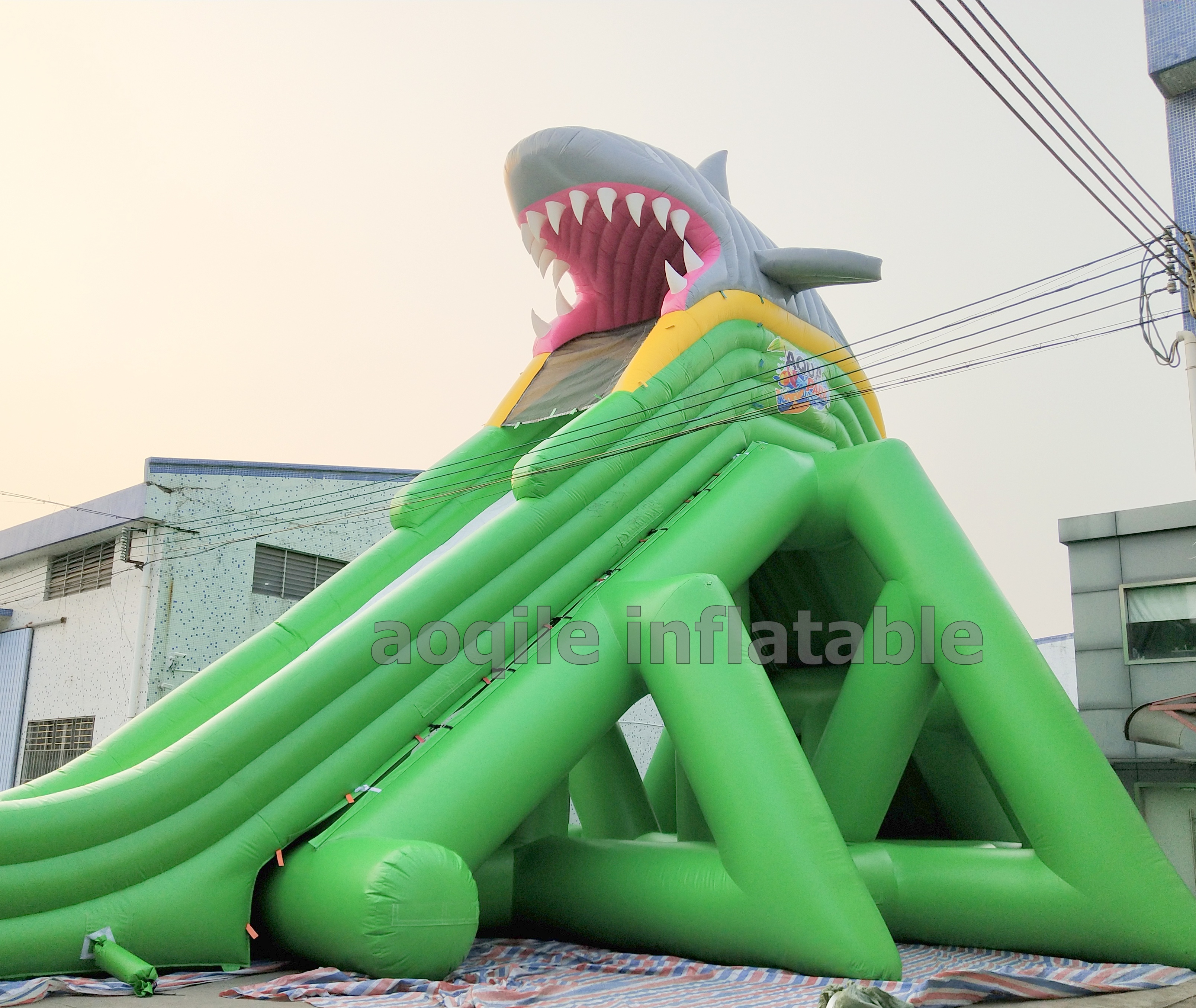 Custom Giant Shark Amusement Water Park Drop Kick Slide Inflatable Flying n Slip Water Slide