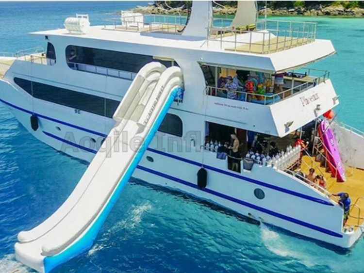 Water inflatable yacht slide