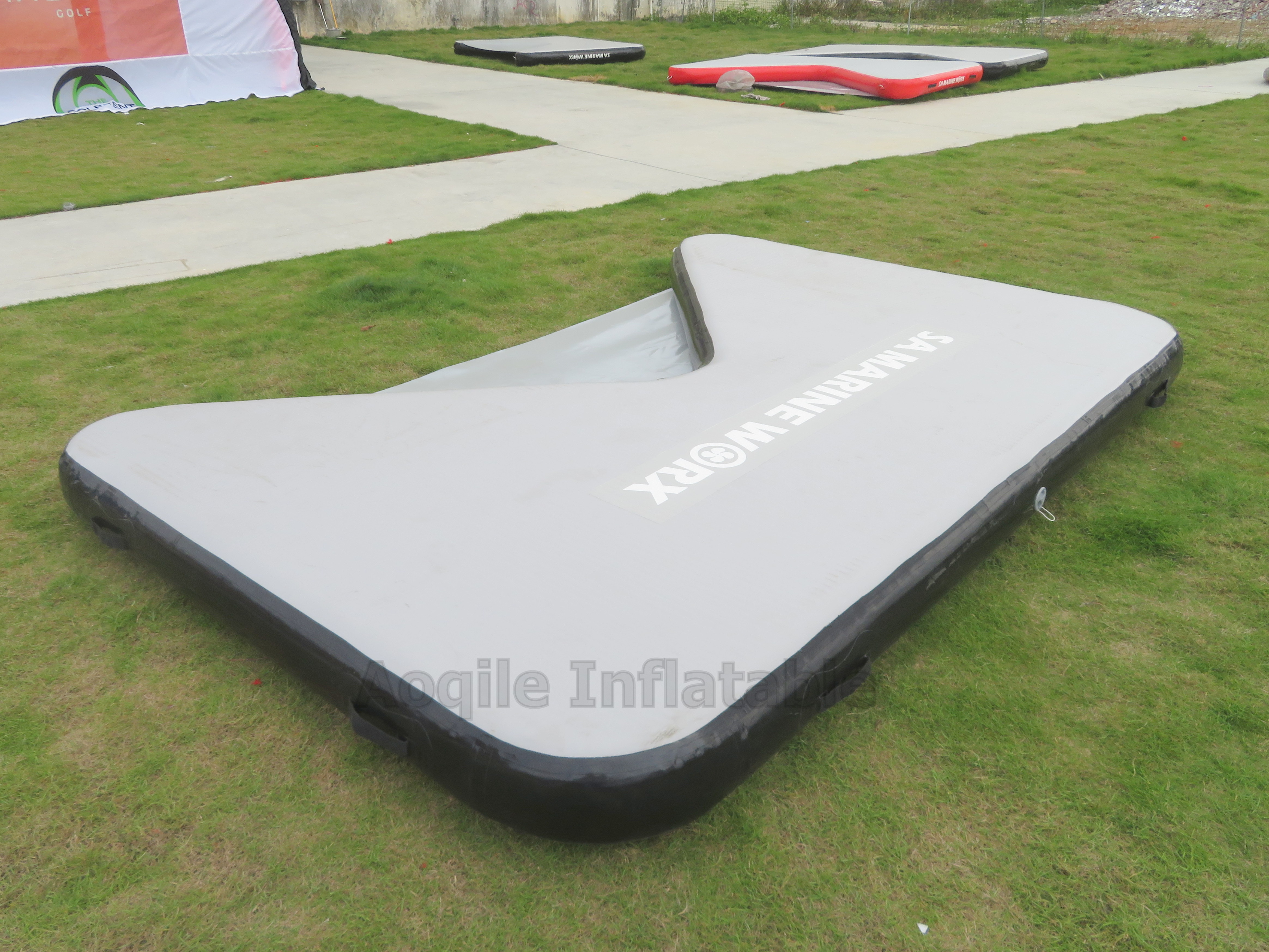 Outdoor Inflatable Swimming Rest Floating Island Inflatable Water V Shaped Floating Dock Platform