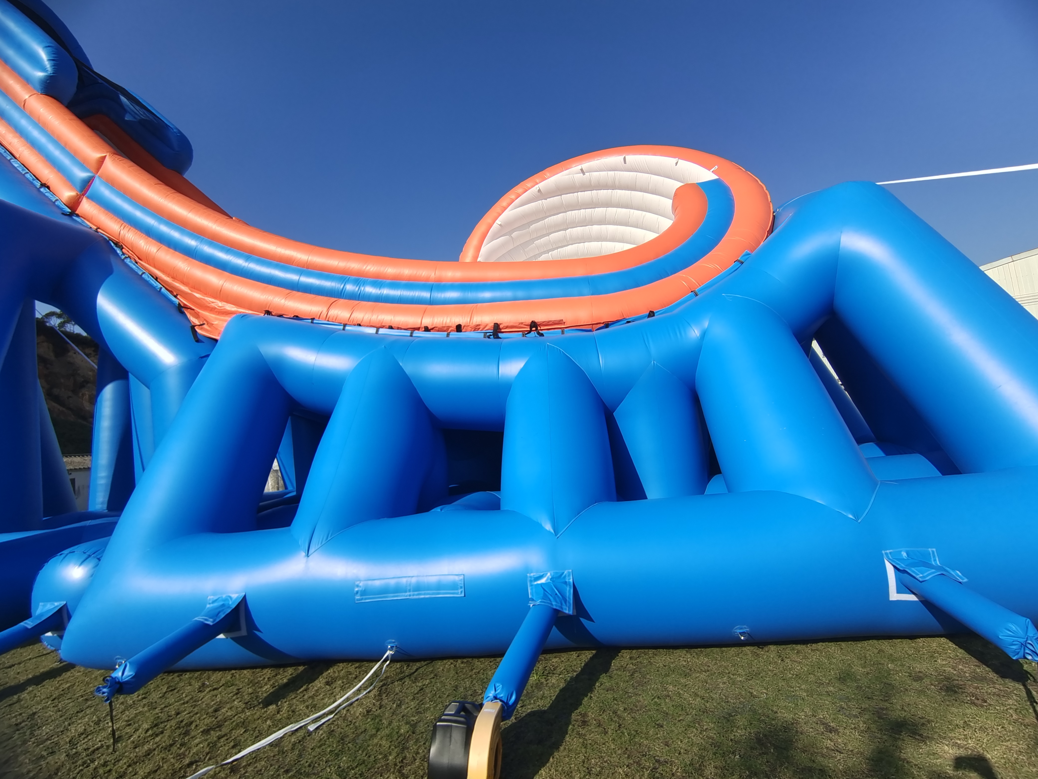 Crazy loudspeaker trampoline park large Inflatable Floating Pool water rotate Slide