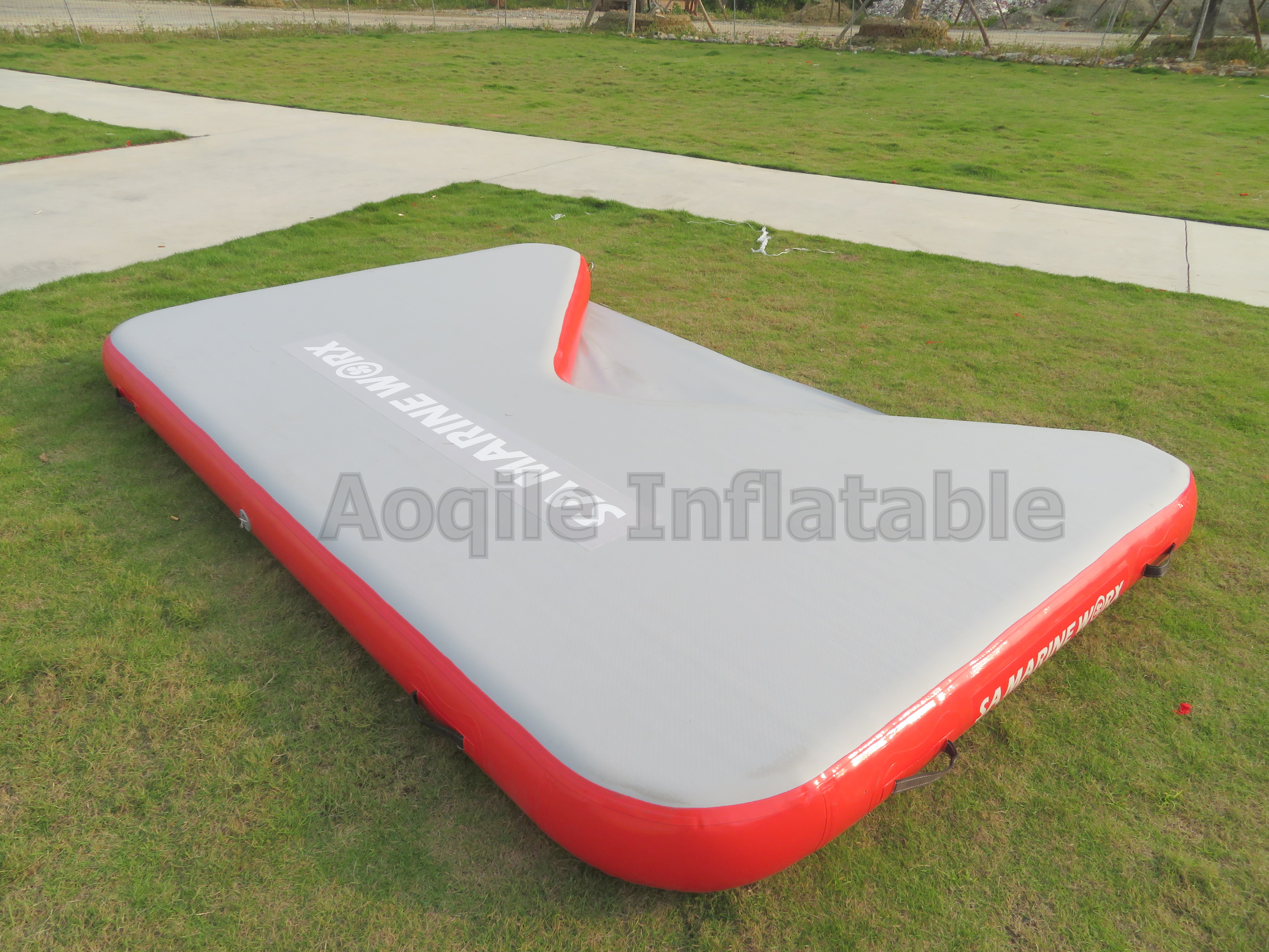 Outdoor Inflatable Swimming Rest Floating Island Inflatable Water V Shaped Floating Dock Platform