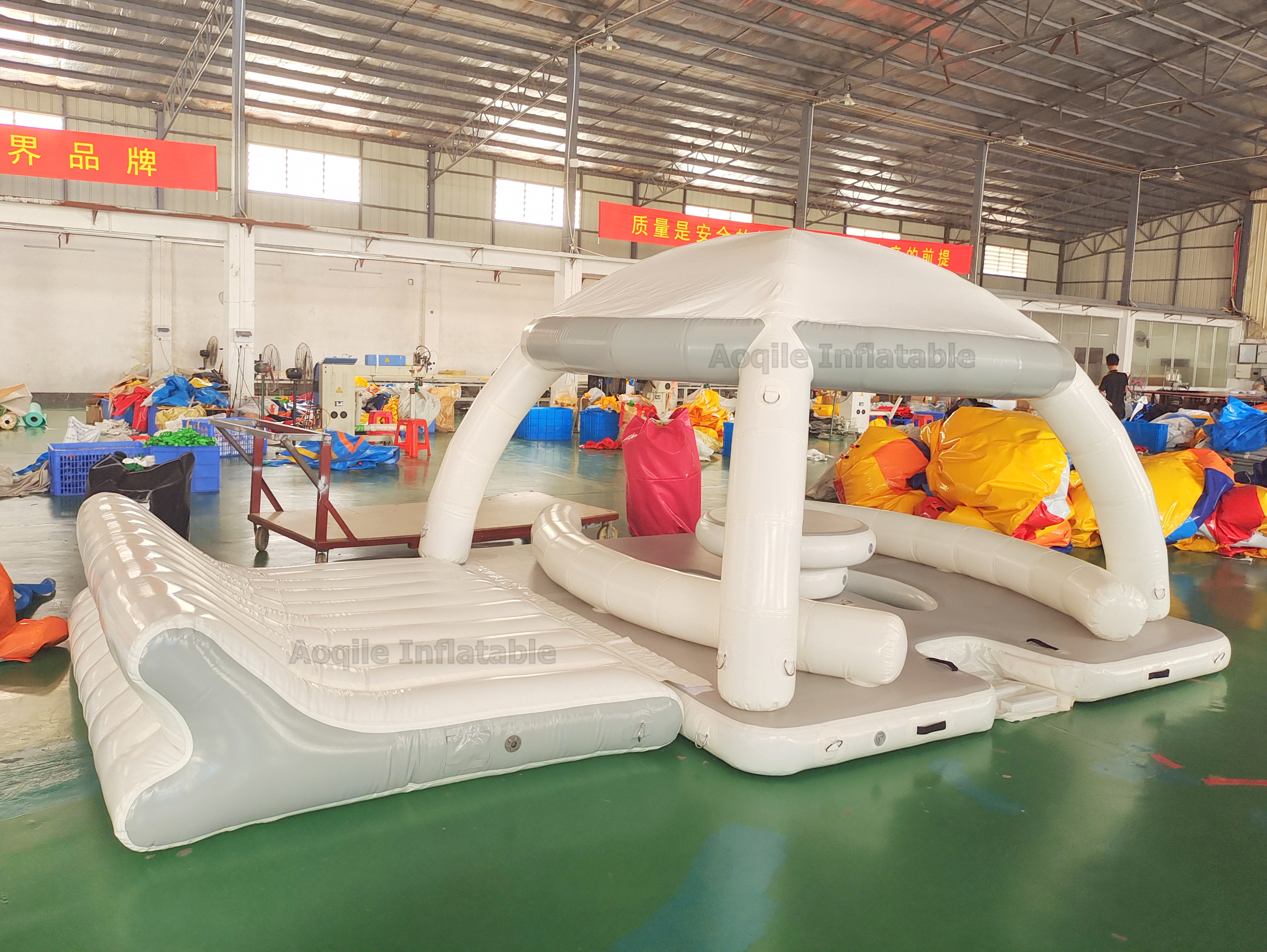 Factory Customized Inflatable Floating Island Yacht Pad Dock Platform Lounge