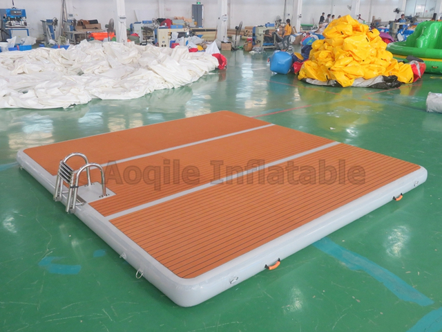 Inflatable water dock