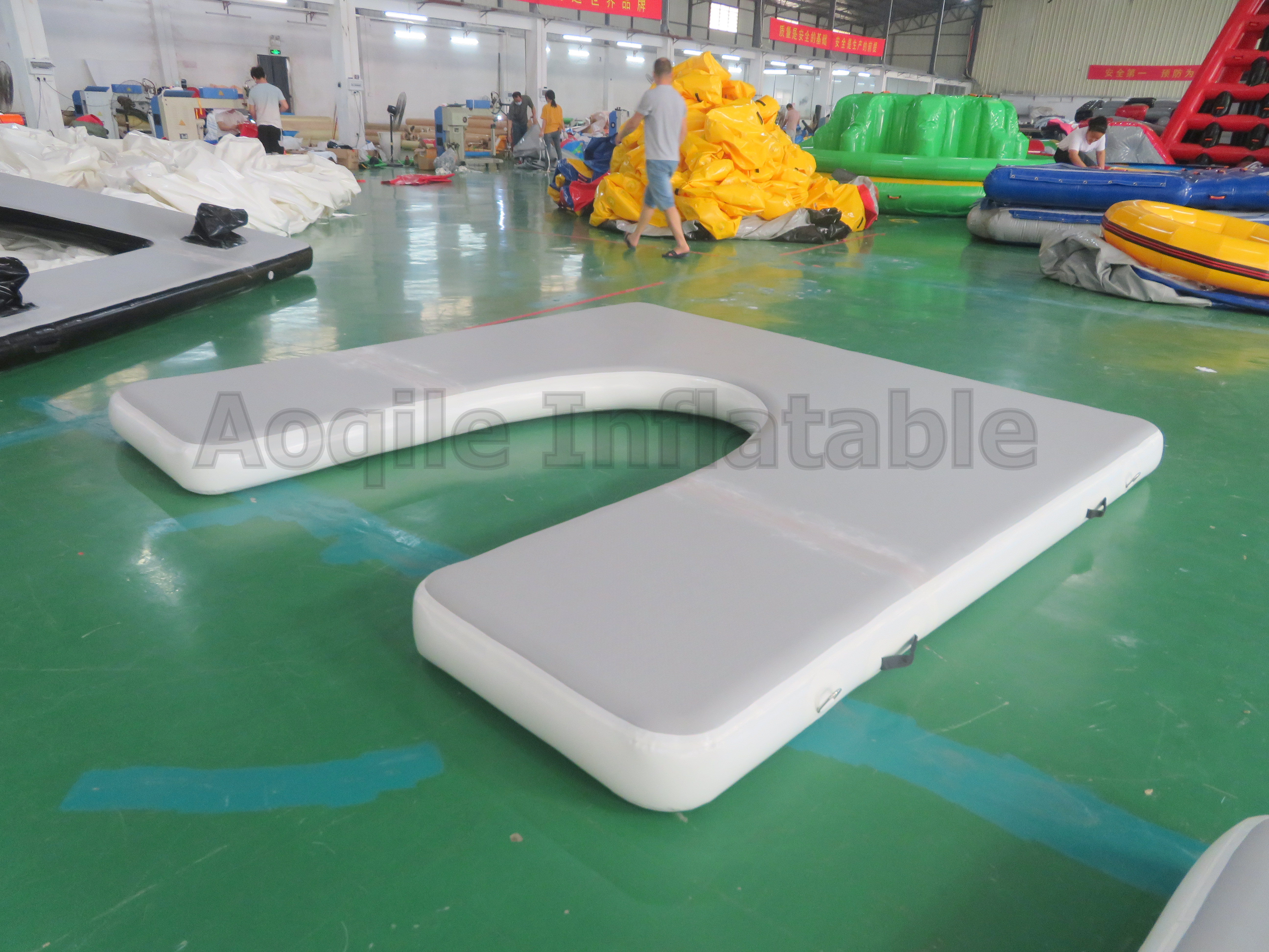 Wholesale Outdoor Inflatable Yacht Fishing Board Inflatable U Shaped Water Floating Platform