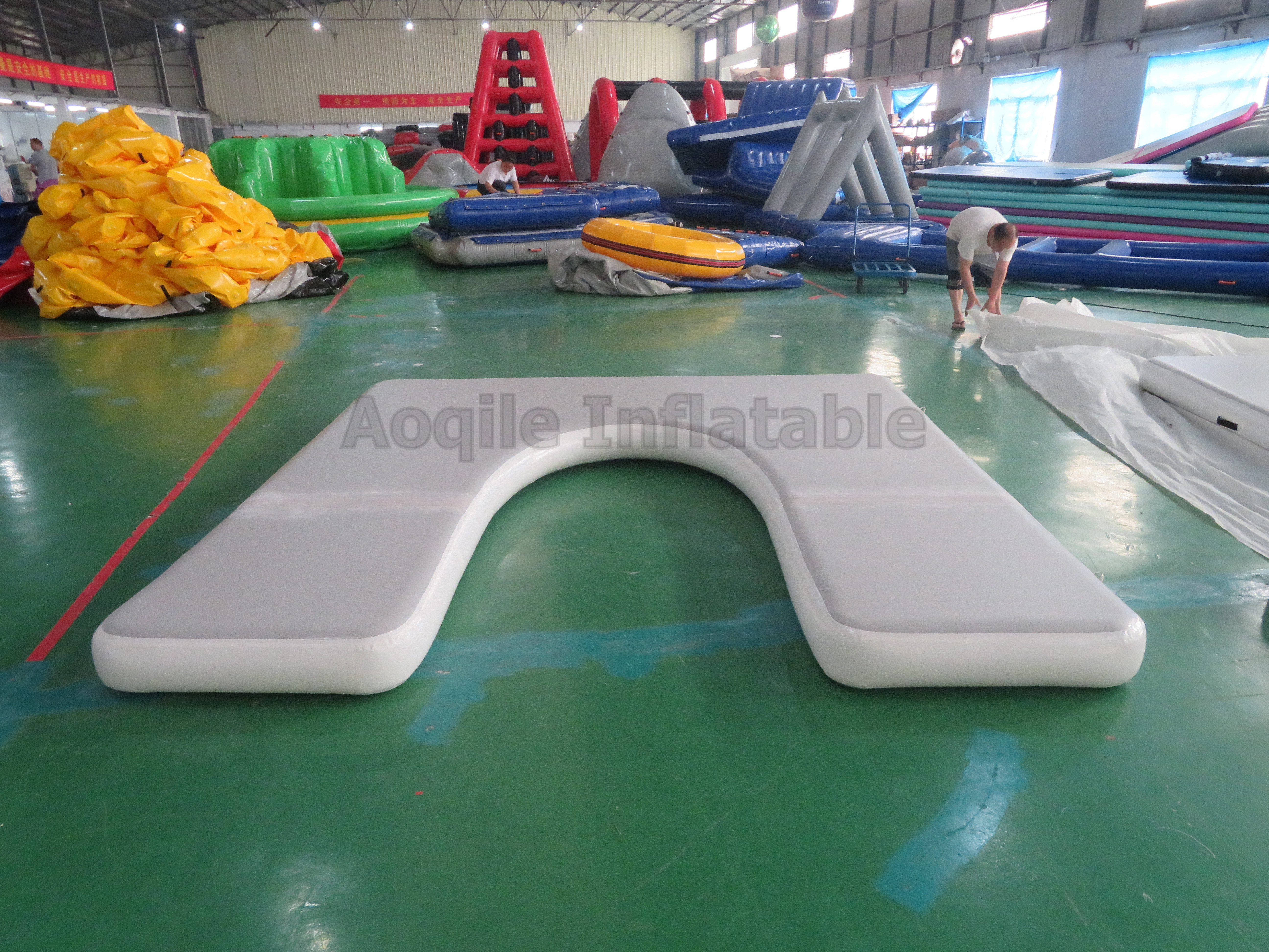 Wholesale Outdoor Inflatable Yacht Fishing Board Inflatable U Shaped Water Floating Platform