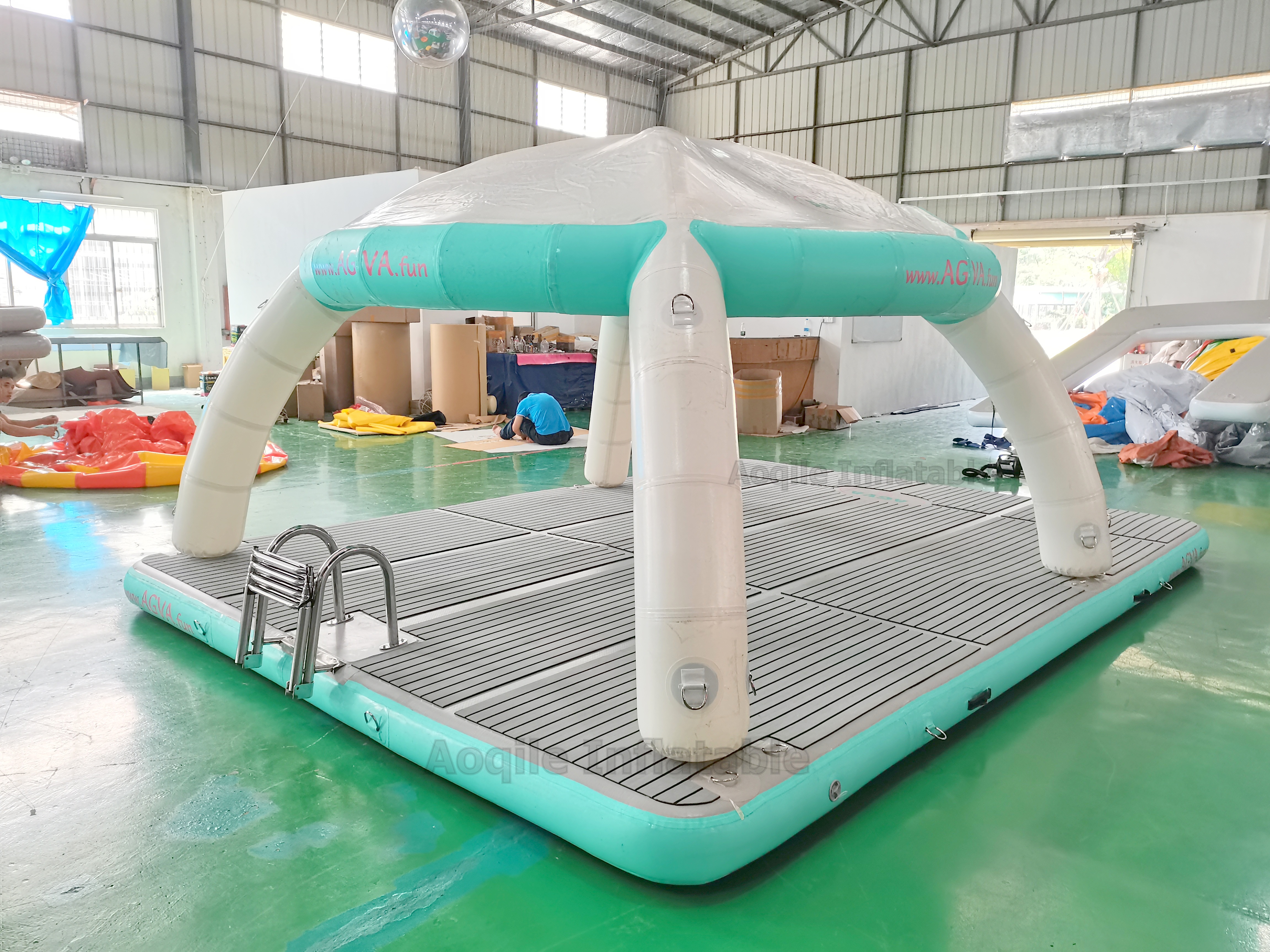 New Design Summer Water Inflatable Floating Island Dock Inflatable Floating Leisure Platform With Tent