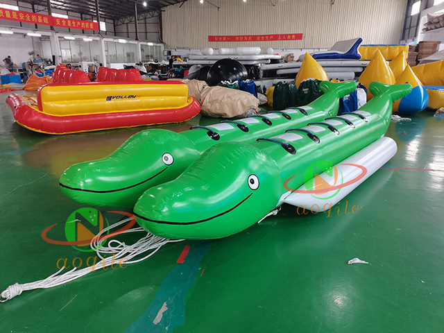 Water Games Equipment 0.9mm Pvc Inflatable Boat Towable Tube Inflatable Banana Boat For 10 Person