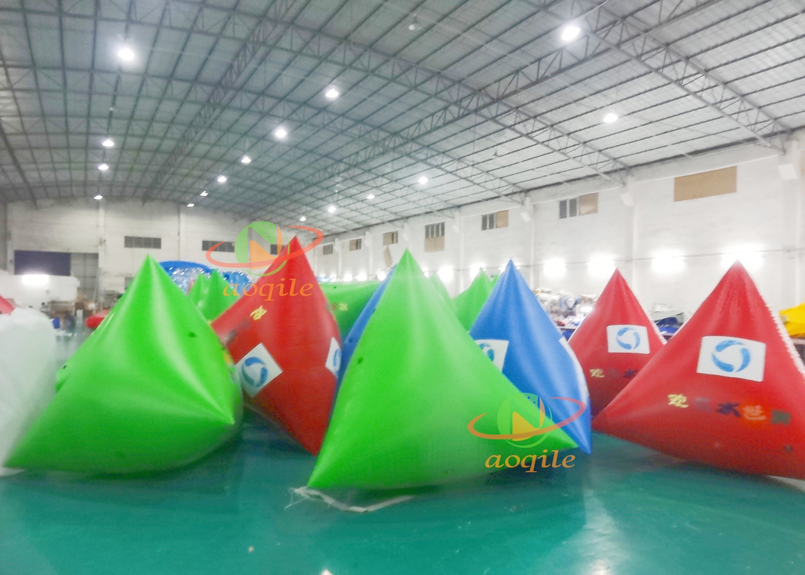 Factory Direct Sales Inflatable Buoy Water Park Floating Mark Inflatable Triangle Custom Color Buoy