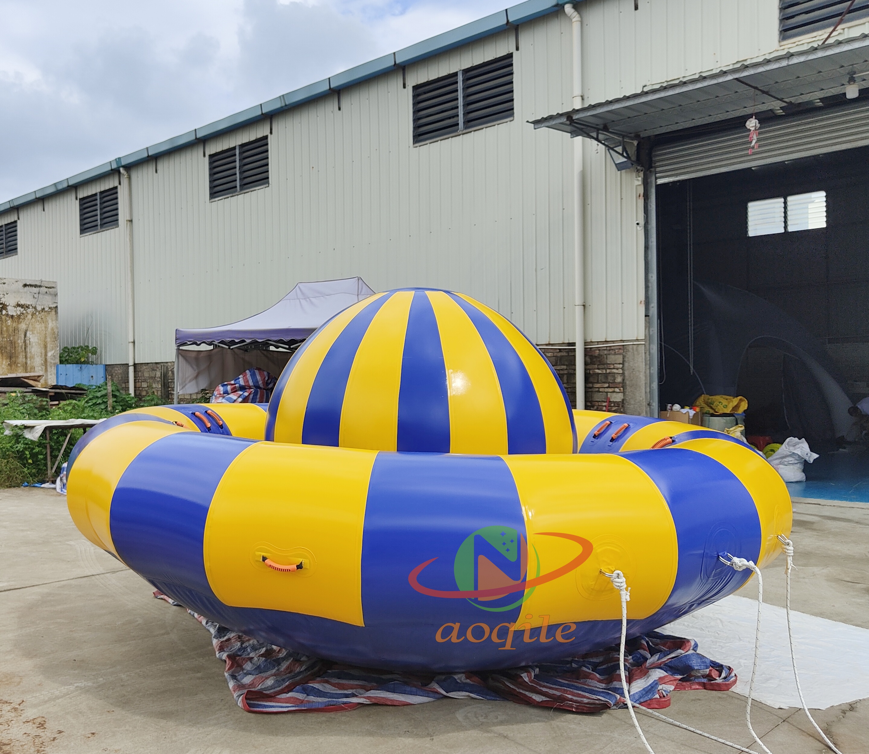 High Quality Inflatable Banana Boat Flying Fish Inflatable Ufo Disco Boat Water Play Equipment