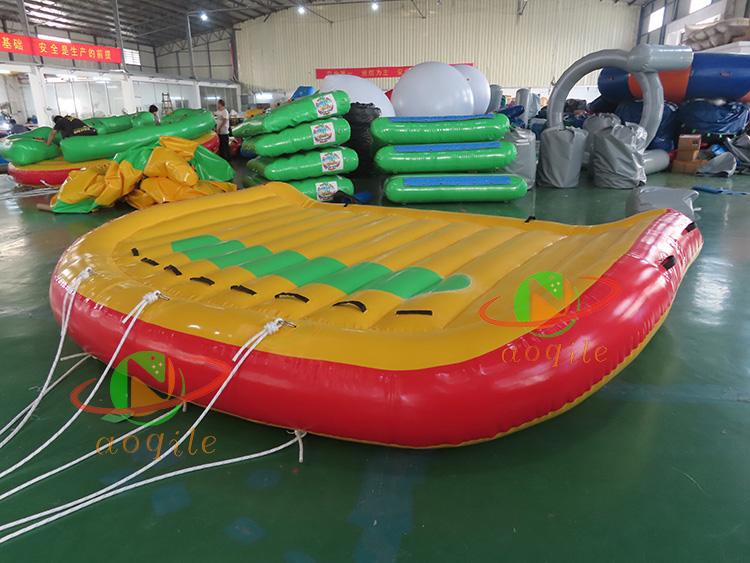 Outdoor sports game aqua games water floating spinner spinning rotating roll saturn towable tube disco boat for sale