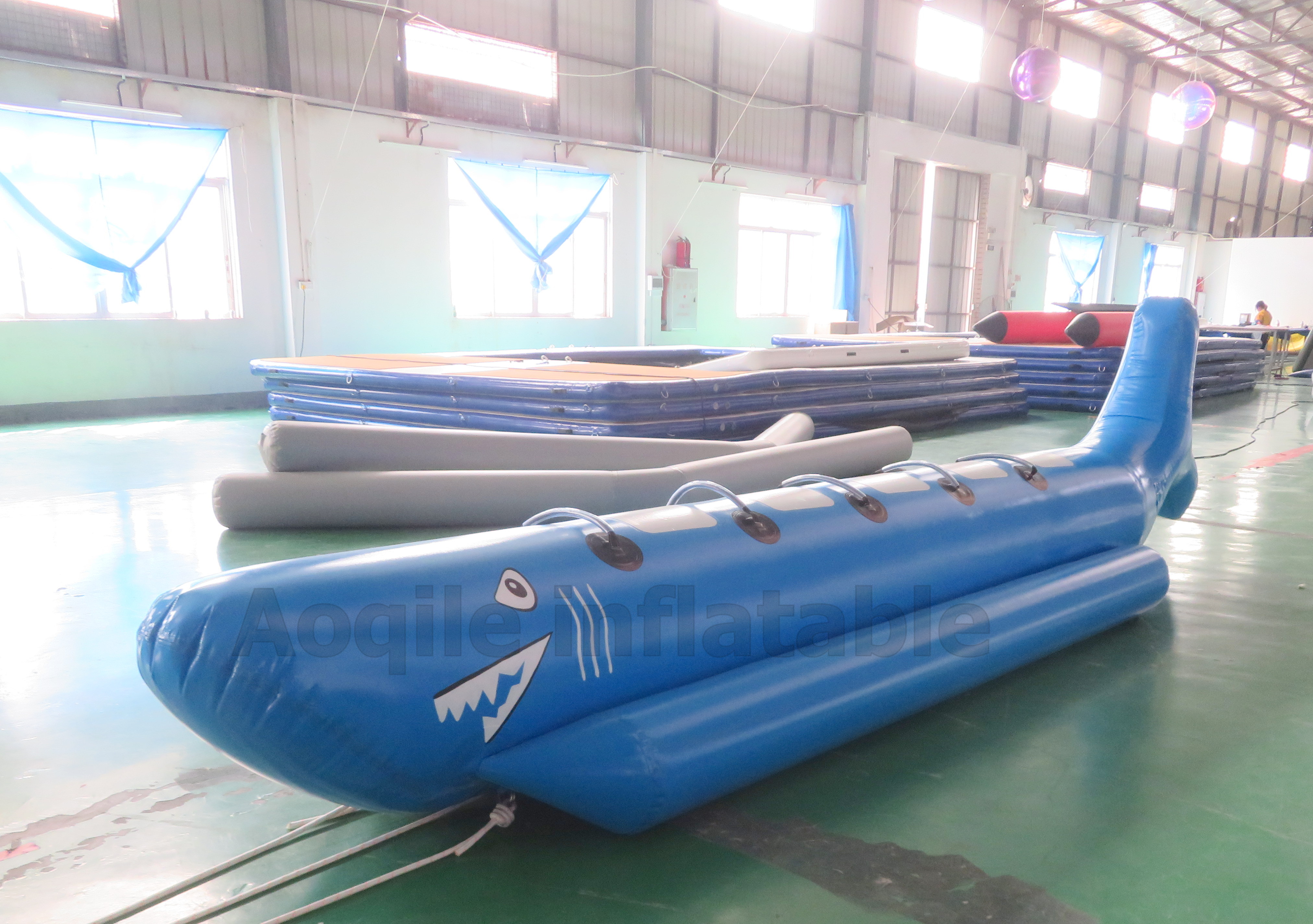 Hot Sale Inflatable Shark flying fish towable Inflatable Floating banana shark boat Water Sport Games Equipment