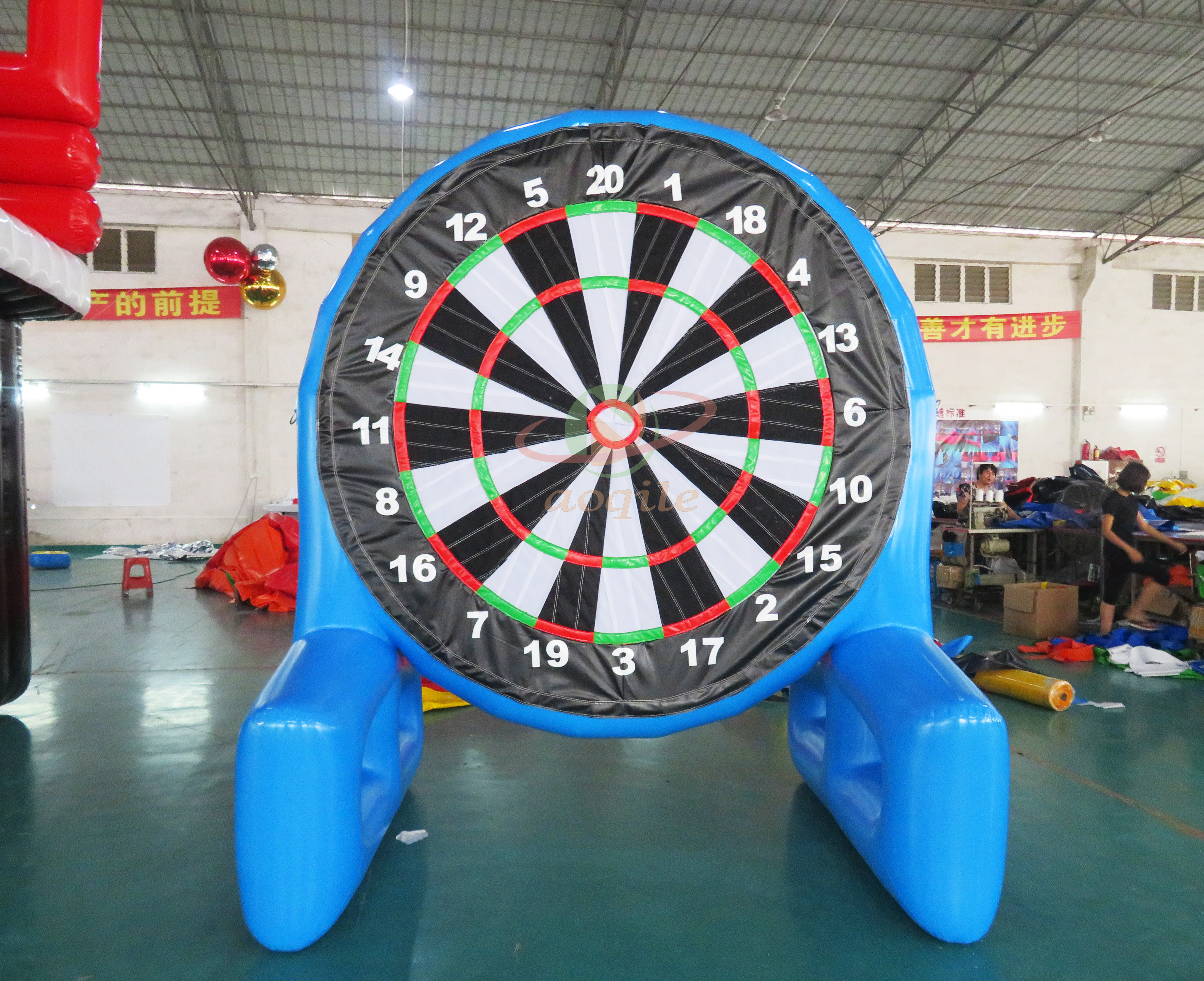 Customize Giant Inflatable Soccer Dart Board Inflatable Football Dart Game with Football