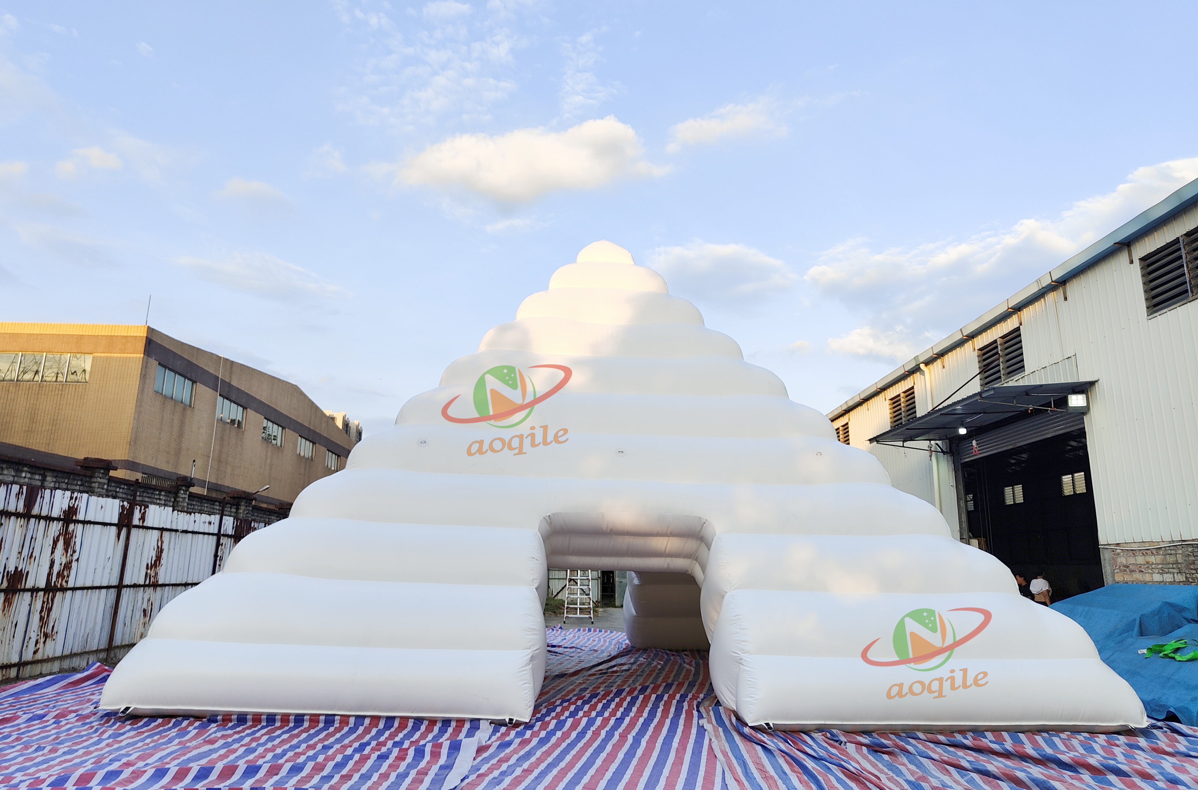 Aoqile Commercial Inflatable Triangular Tower Sturdy PVC for Festival Parade Amusement Park Decorations for Events