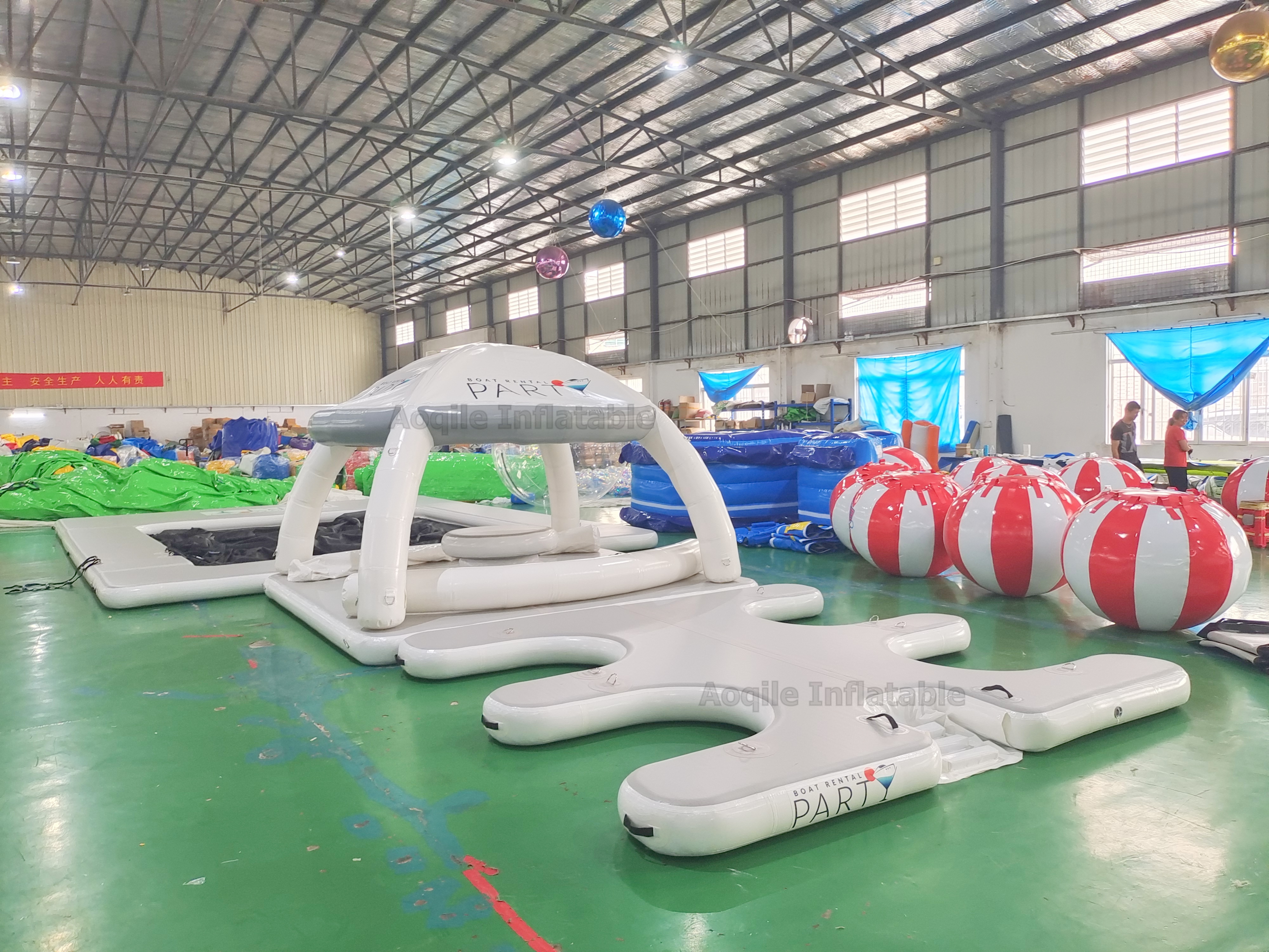 Customized New Water Entertainment Equipment Water Leisure Tent Floating Dock Platform Lounge