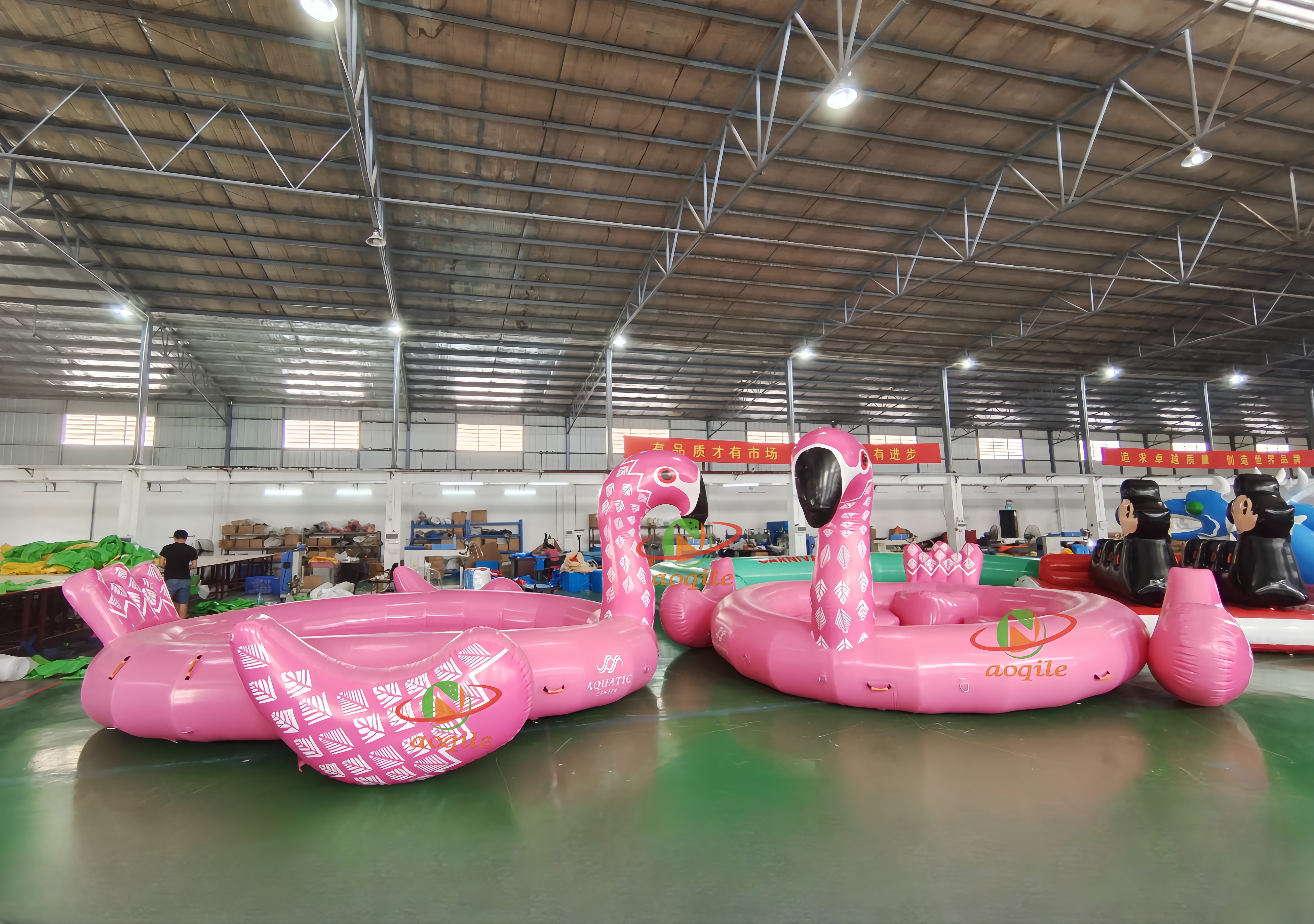 Aoqile 2025 New Outdoor Pool Water Park Inflatable Swan-shaped Resting Platform for Events