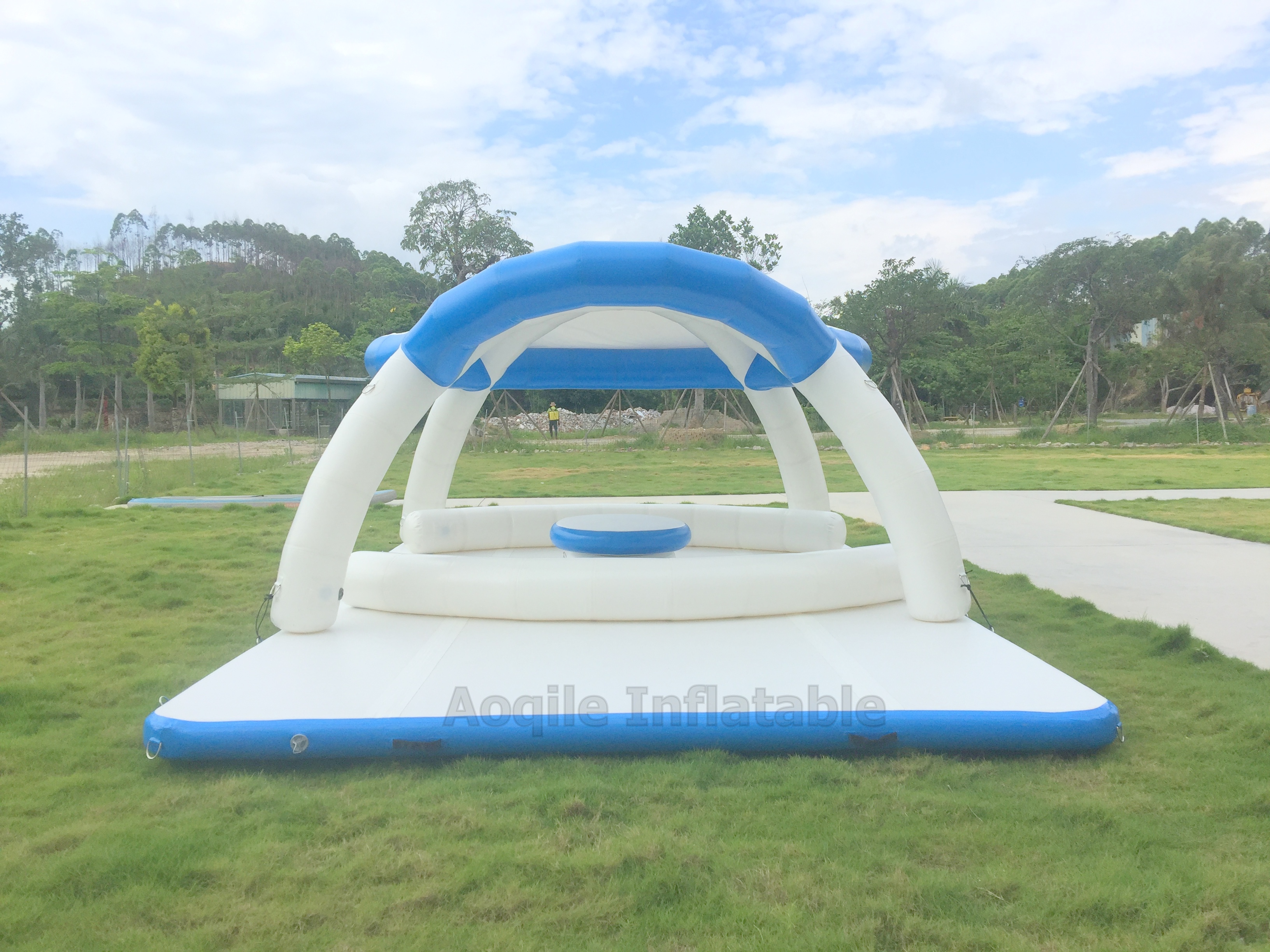 Upgraded Inflatable Floating Sun Deck Floating Island, Leisure And Entertainment Water Inflatable Platform With Table