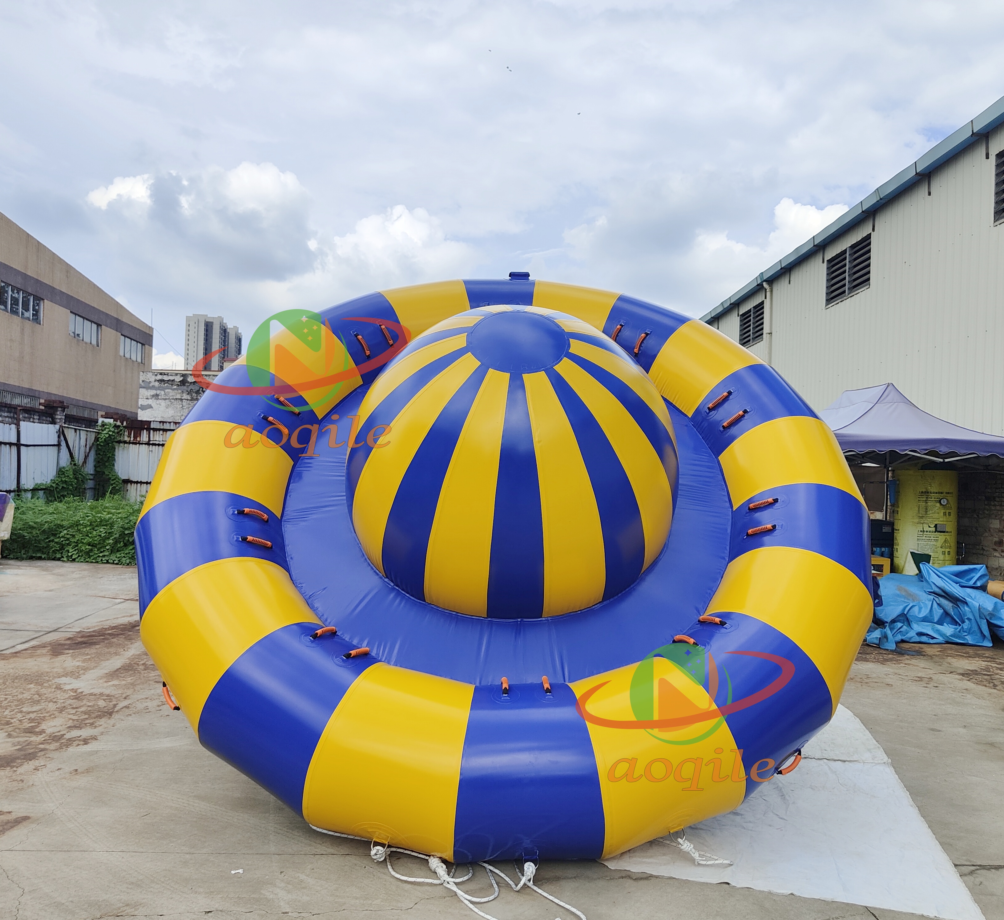 High Quality Inflatable Banana Boat Flying Fish Inflatable Ufo Disco Boat Water Play Equipment