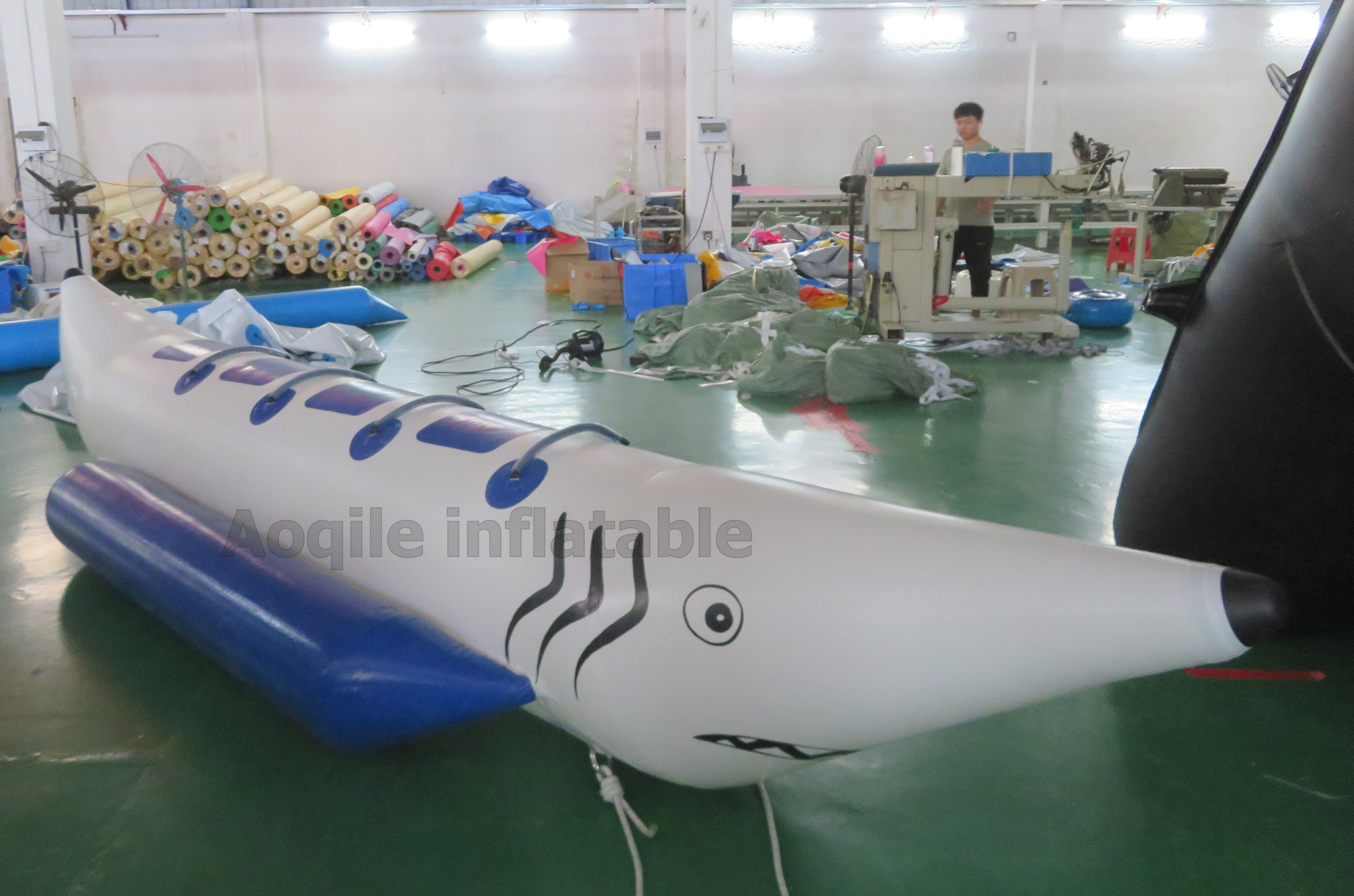 Hot Sale Inflatable Shark flying fish towable Inflatable Floating banana shark boat Water Sport Games Equipment