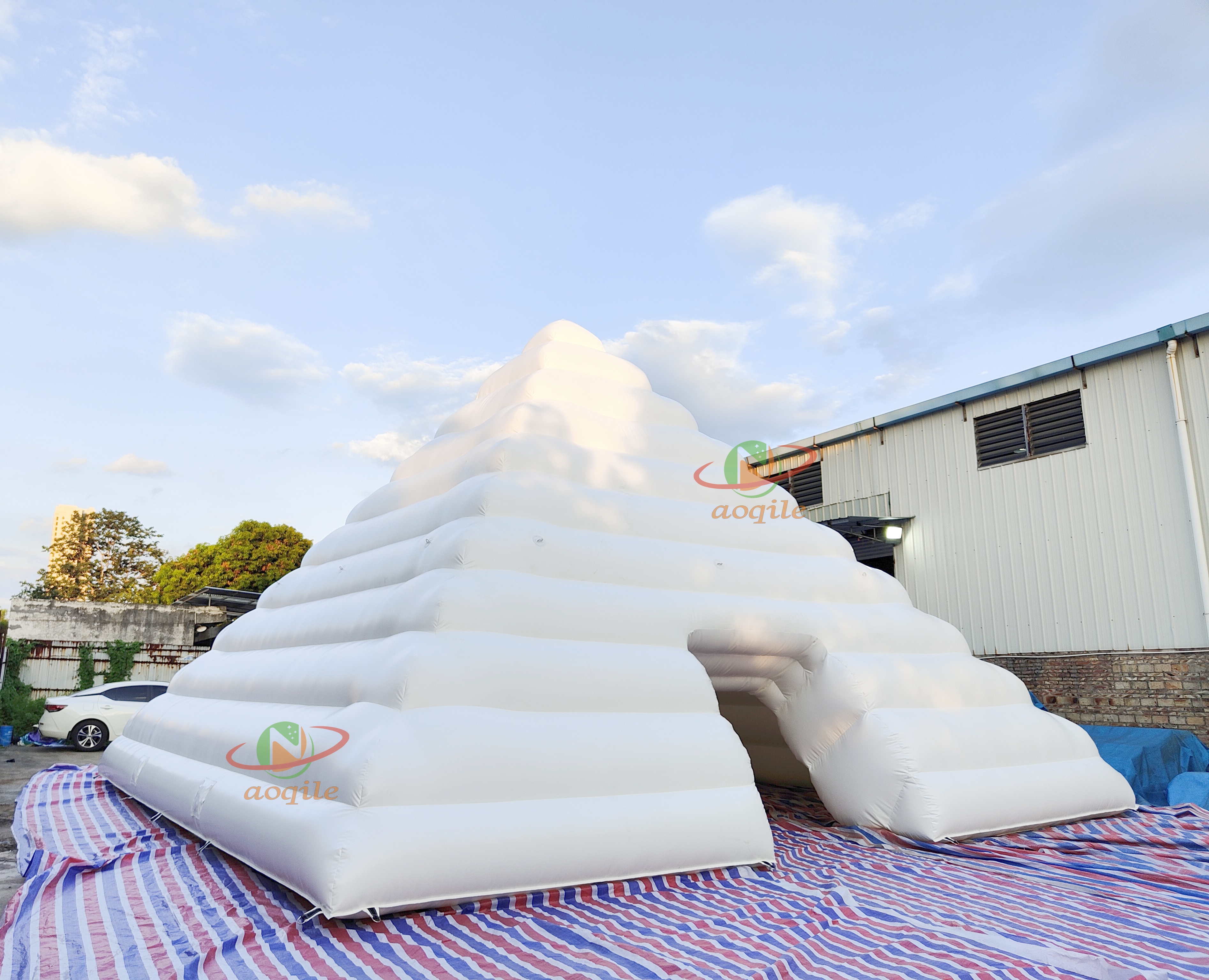 Aoqile Commercial Inflatable Triangular Tower Sturdy PVC for Festival Parade Amusement Park Decorations for Events