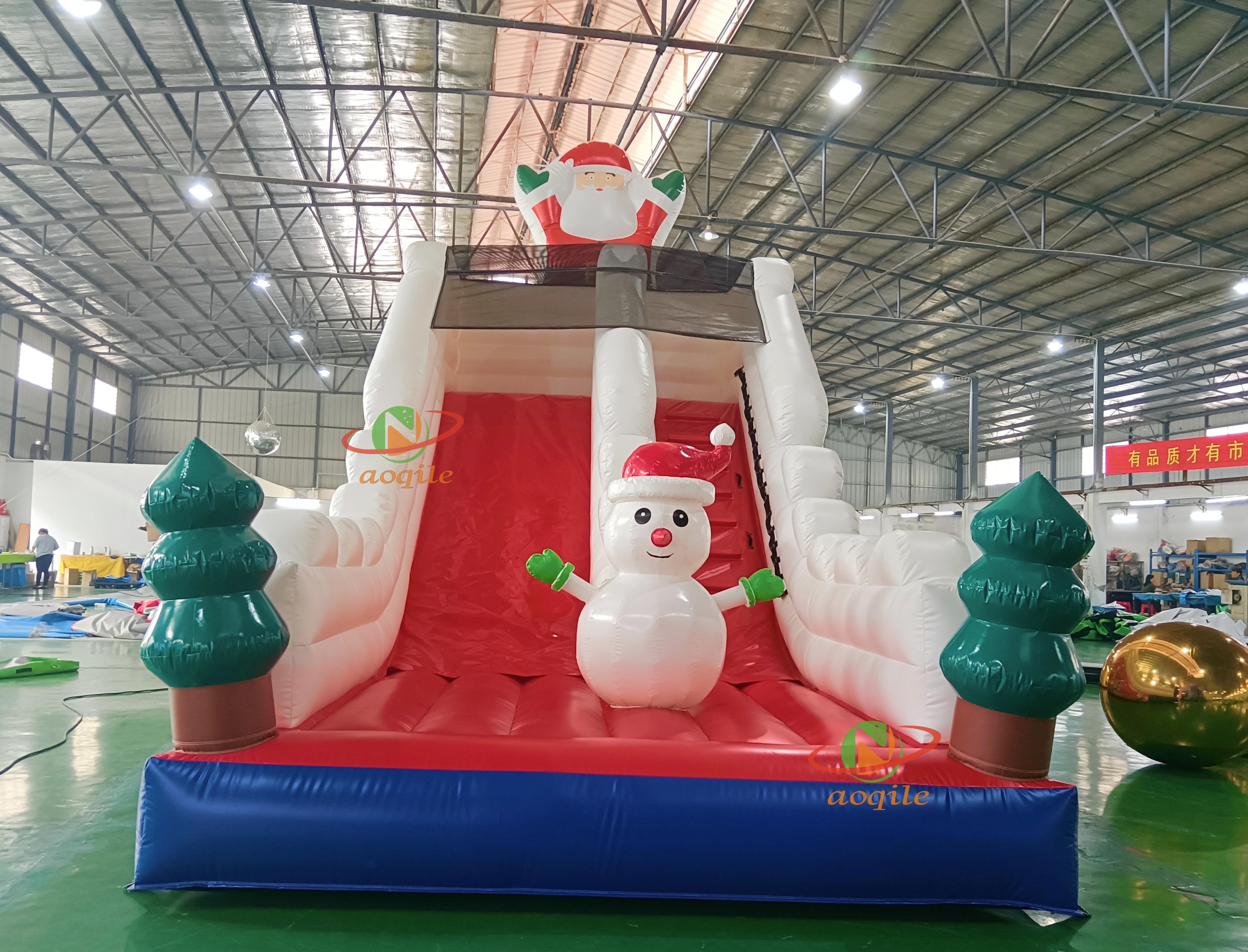 The Hot Sale Snowman Adorns The Doll Slide at Christmas