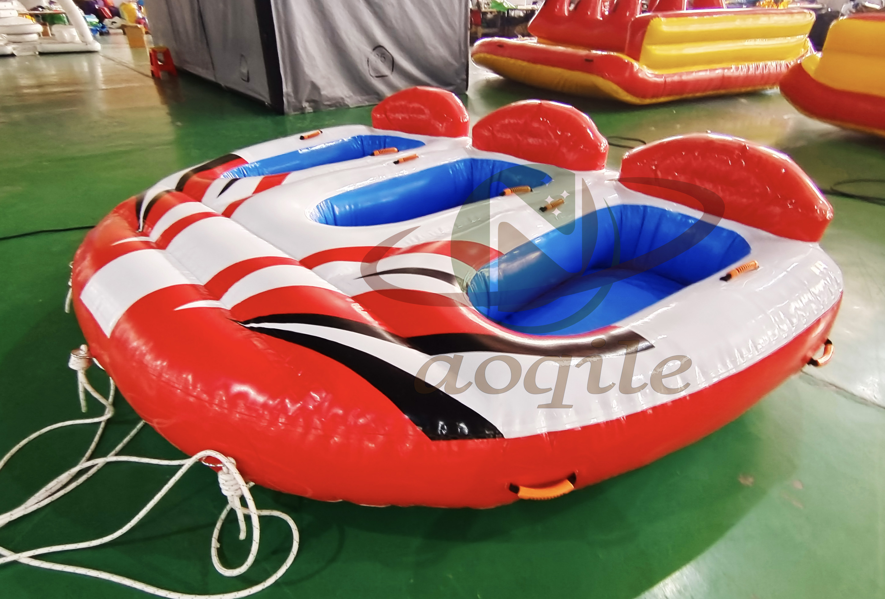 Commercial Water Games 3 Riders Inflatable floating sofa Beach Bubba Crazy spinning towable tube Ski Sofa Boat