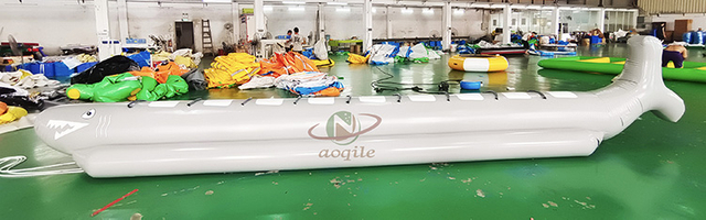High Quality Towable Inflatable Pvc Tarpaulin Shark Missile Towing Tube Water Inflatable Banana Boat
