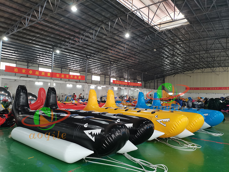 Cheaper Water Inflatable Boat 5 people 8 Person or 10 people Portable 0.9mm PVC Tarpaulin Water Sports Inflatable Banana Boat