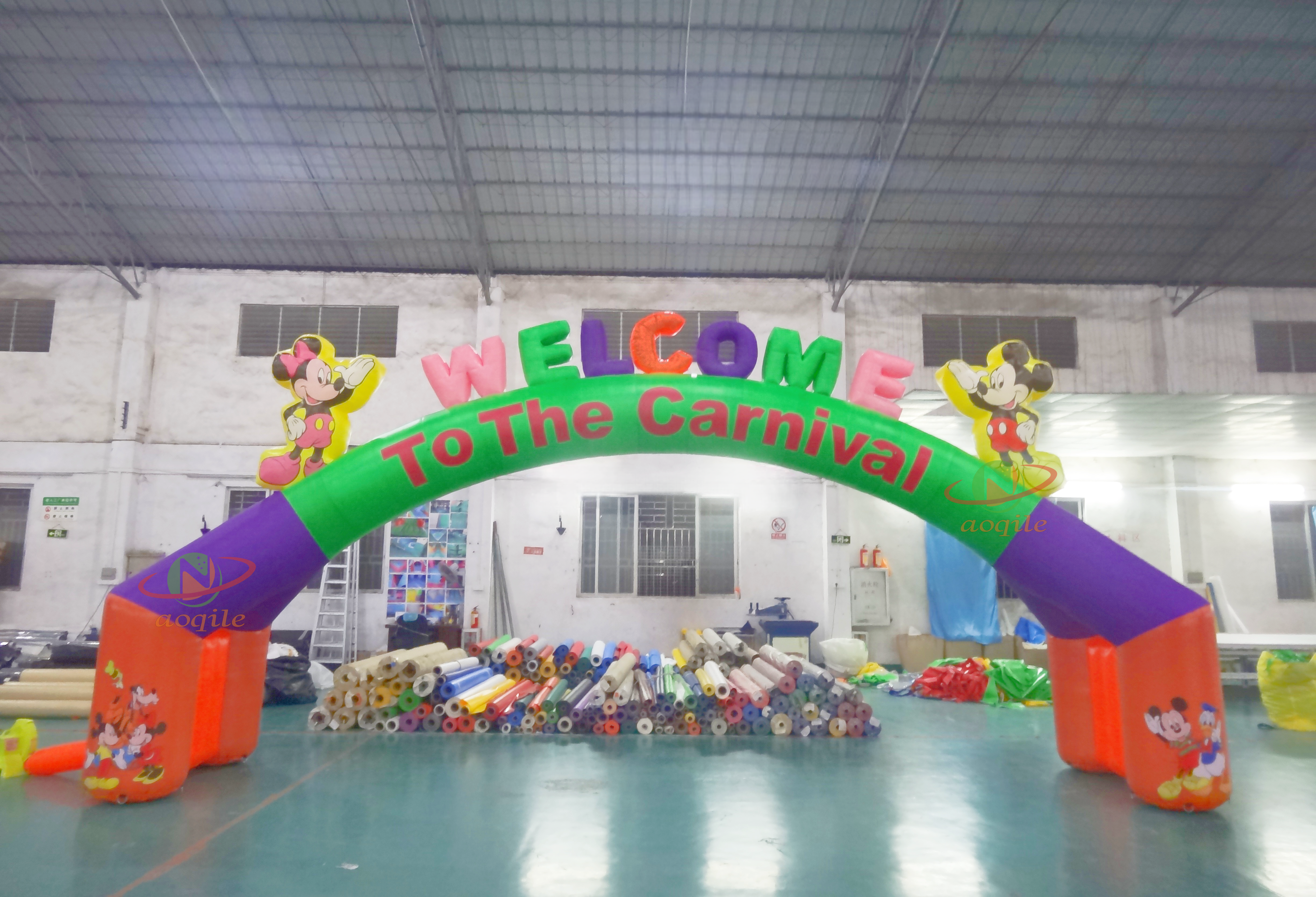 What scenarios can inflatable arches be used in and what functions do they serve?