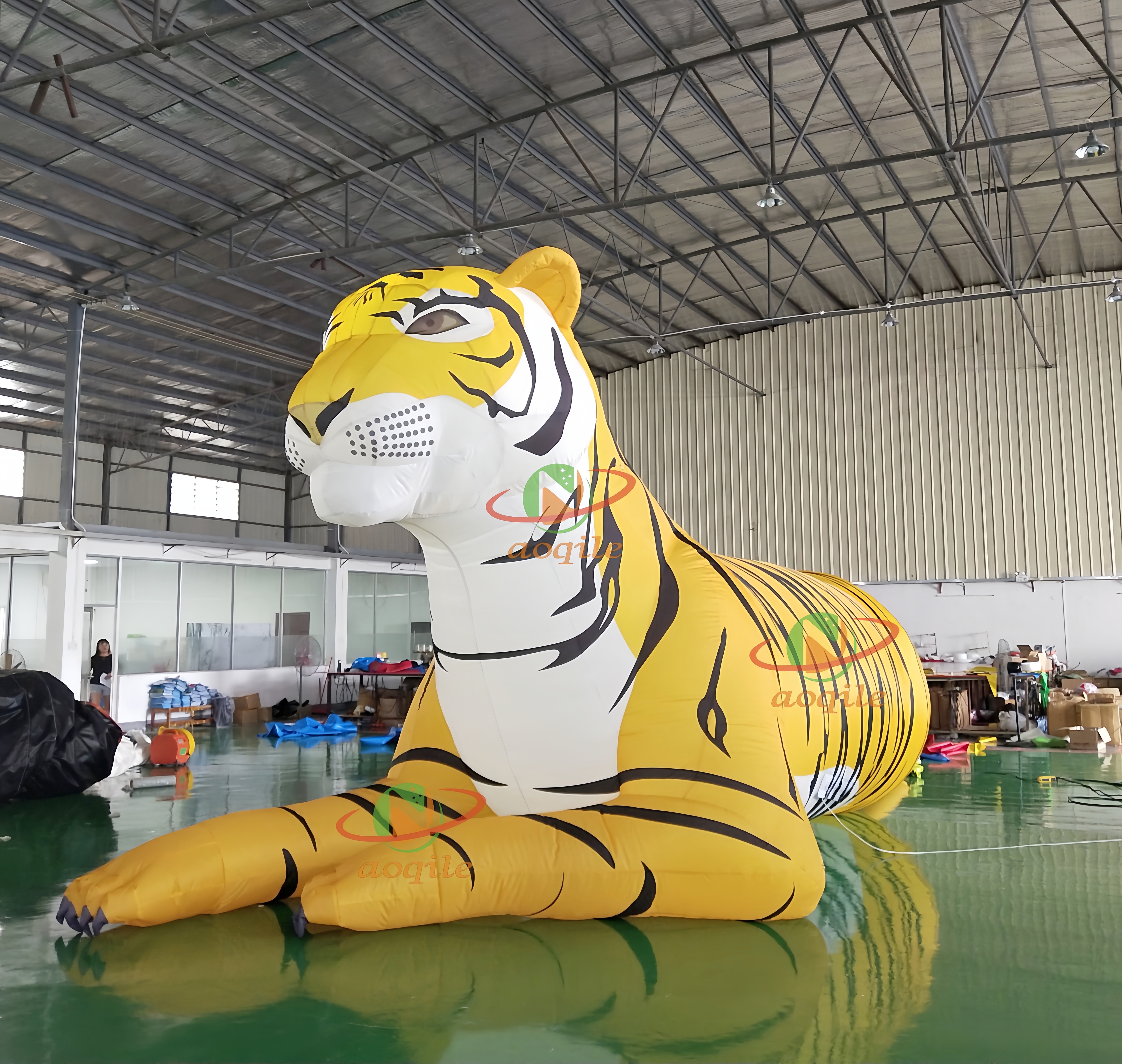 Custom inflatable tiger animal shape inflatable cartoon with LED light for trade show