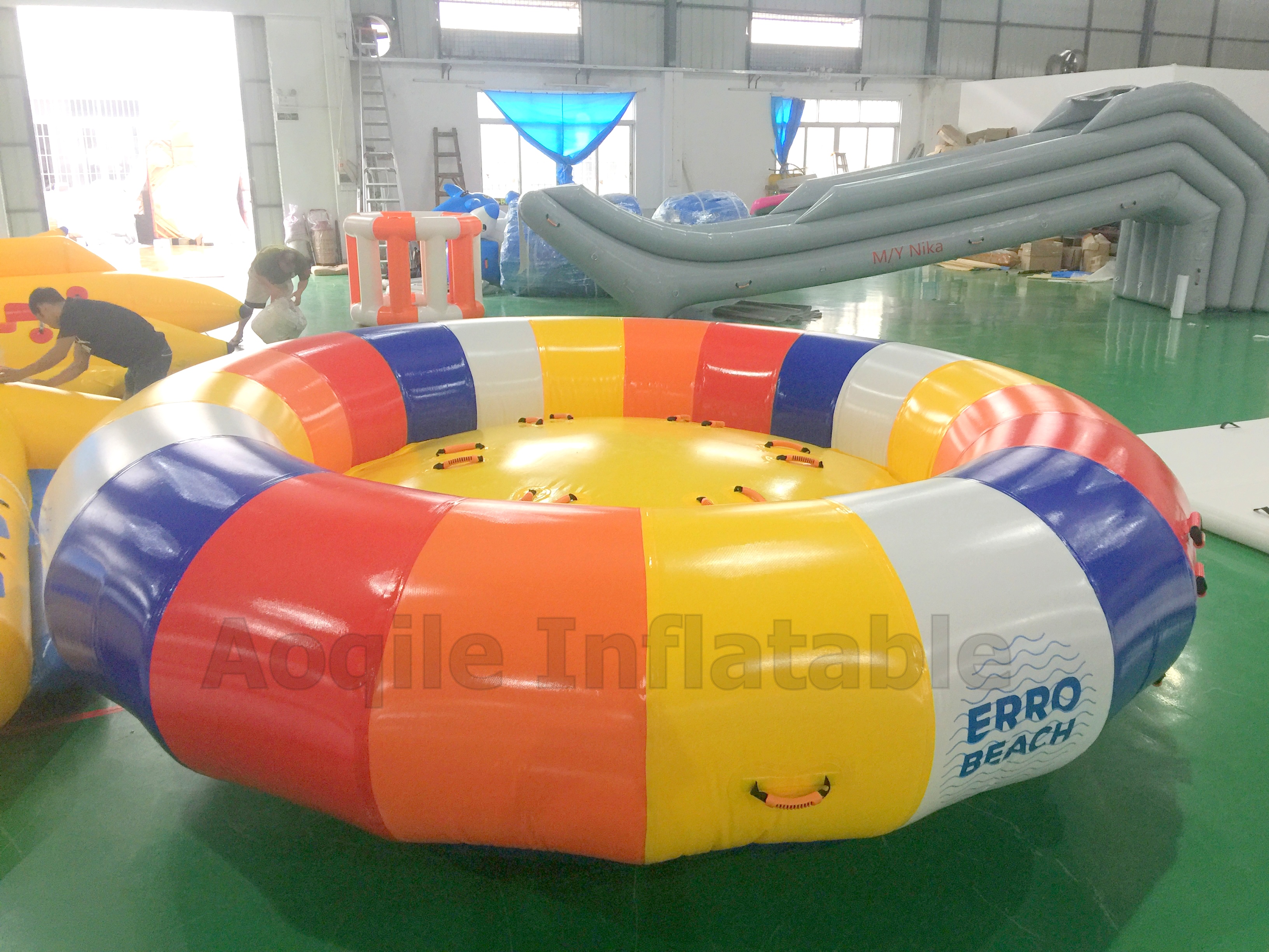 Crazy Inflatable Water Flying Saturn UFO Towable Inflatable Disco Boat for Water Sport Games