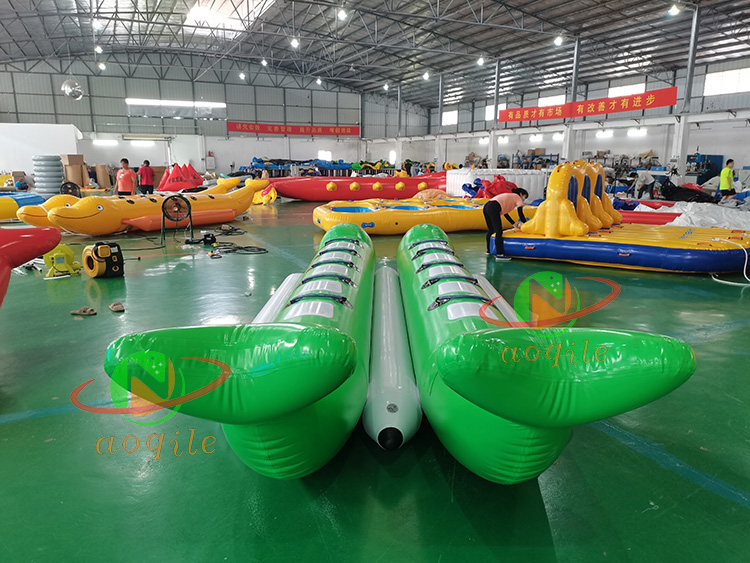 Water Games Equipment 0.9mm Pvc Inflatable Boat Towable Tube Inflatable Banana Boat For 10 Person