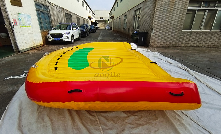 Multiplayer Water Sports Floating Inflatable Water Ski Towable Tube Inflatable Sofa Towable Boats