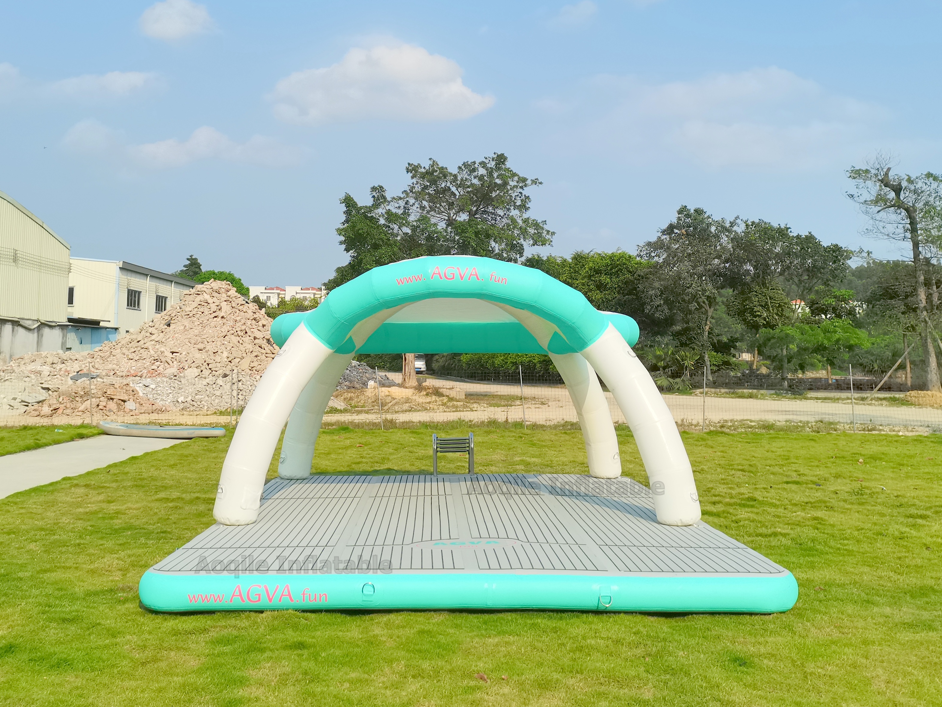 New Design Summer Water Inflatable Floating Island Dock Inflatable Floating Leisure Platform With Tent