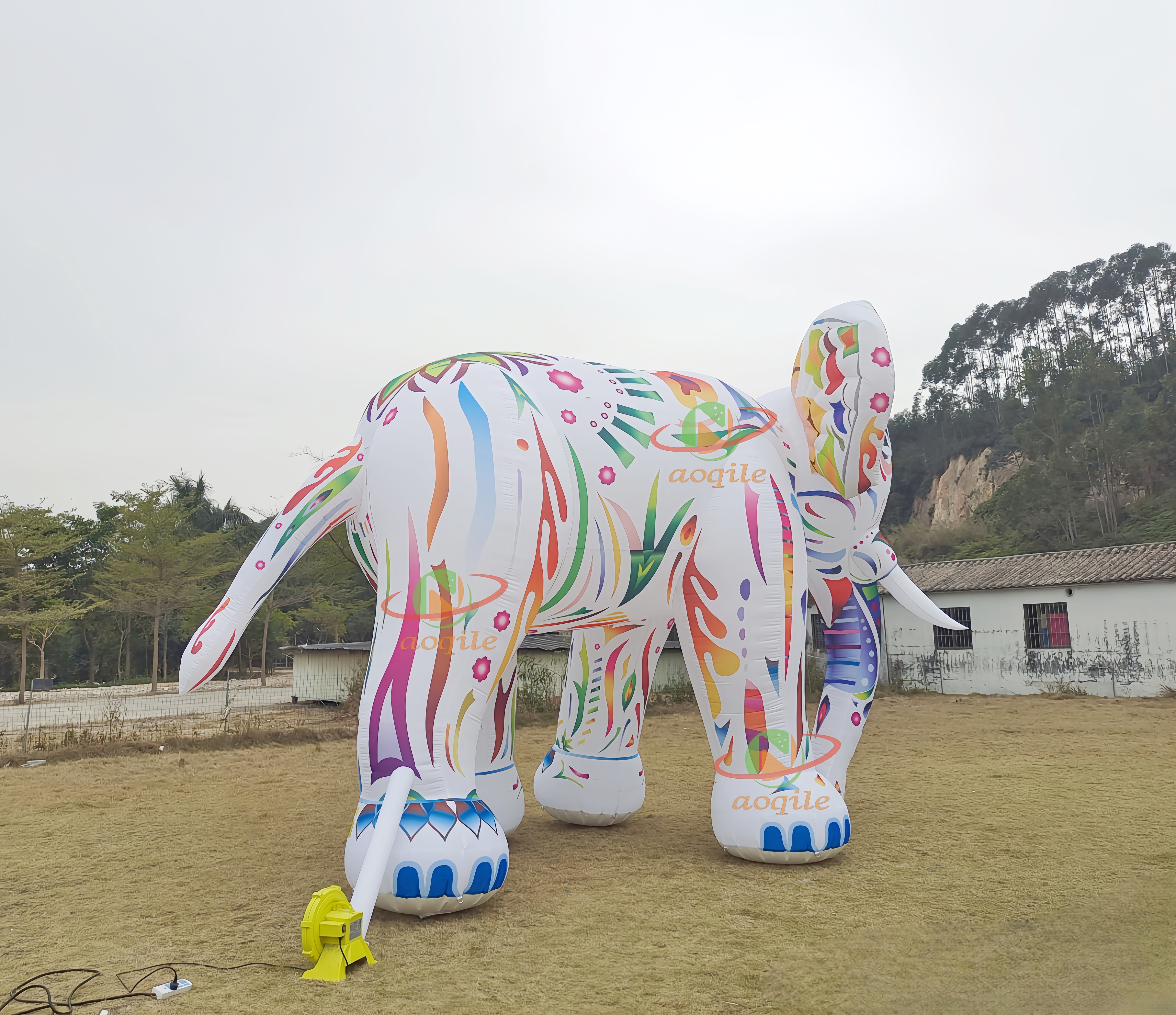 Advertising Inflatable Giant Elephant Model ,Giant Colorful Inflatable Elephant Animal Cartoon For Party Decoration