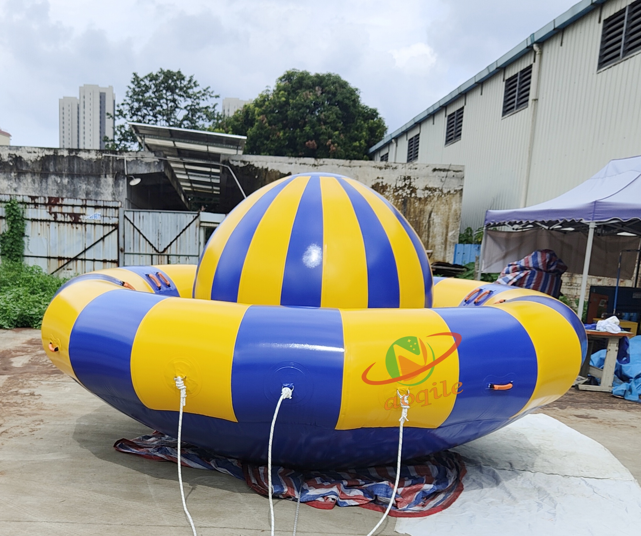 High Quality Inflatable Banana Boat Flying Fish Inflatable Ufo Disco Boat Water Play Equipment