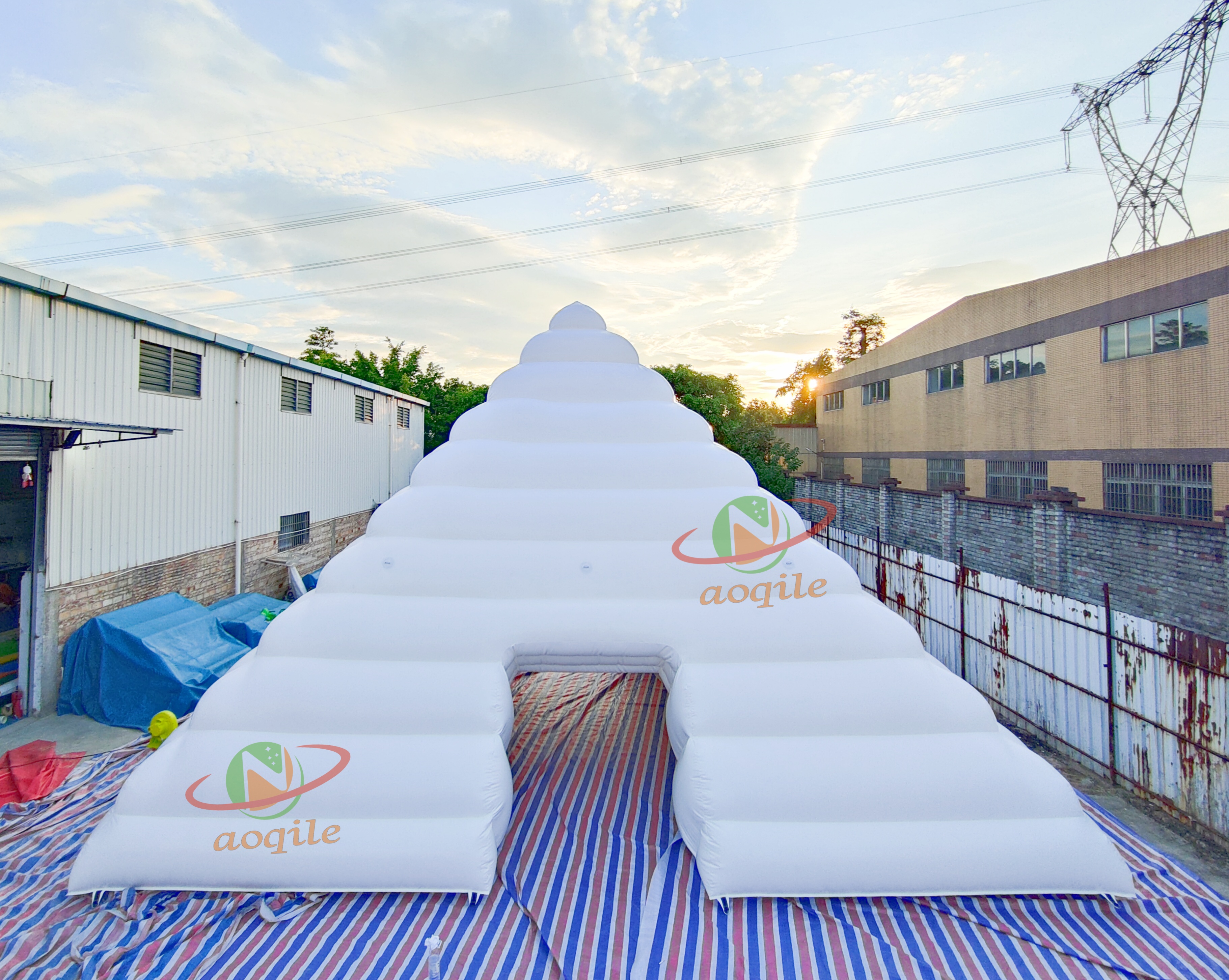 Aoqile Commercial Inflatable Triangular Tower Sturdy PVC for Festival Parade Amusement Park Decorations for Events